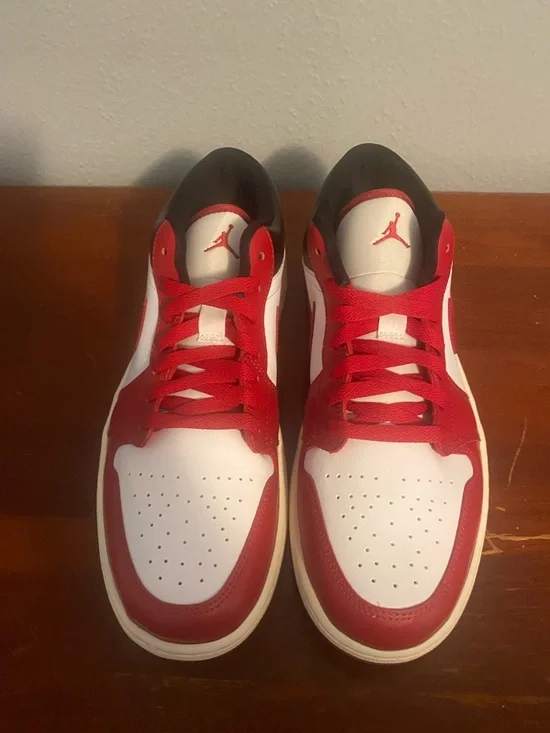 Jordan Women's Low-Top Sneakers in Red, White & Black Air Jordan Nike - Picture 4 of 8